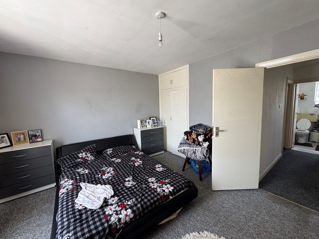 Property photo 3 of 5