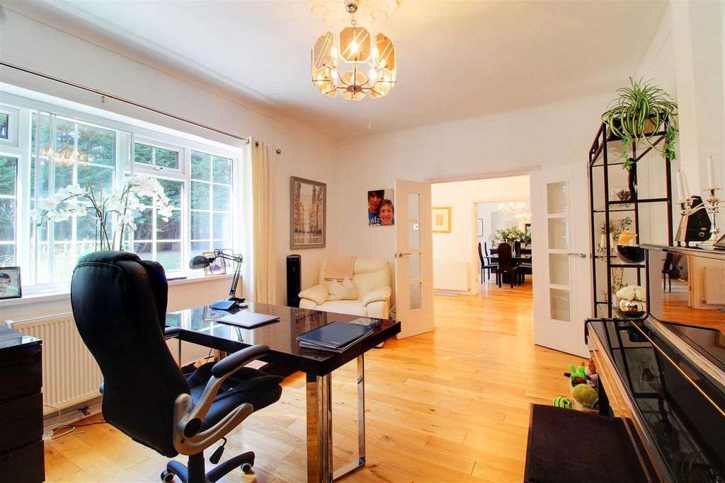 Additional image 20 of 5 bed detached house for saleDixons Hill Close, North Mymms AL9