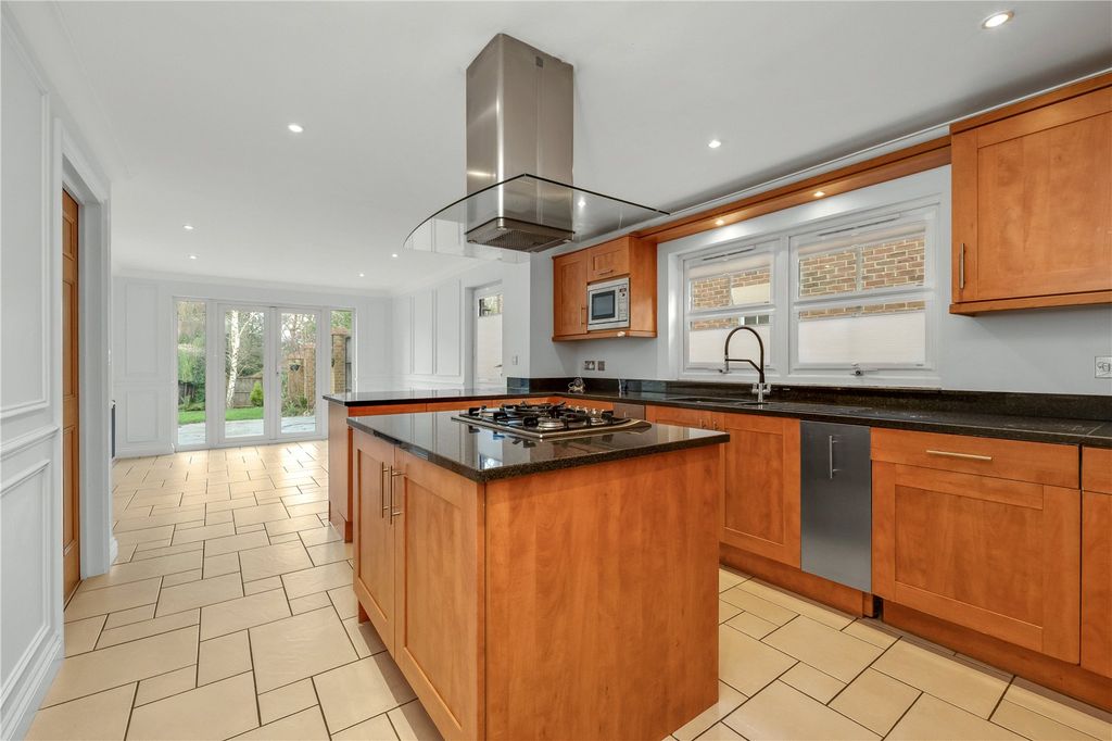 Property photo 2 of 29 Picture No. 15