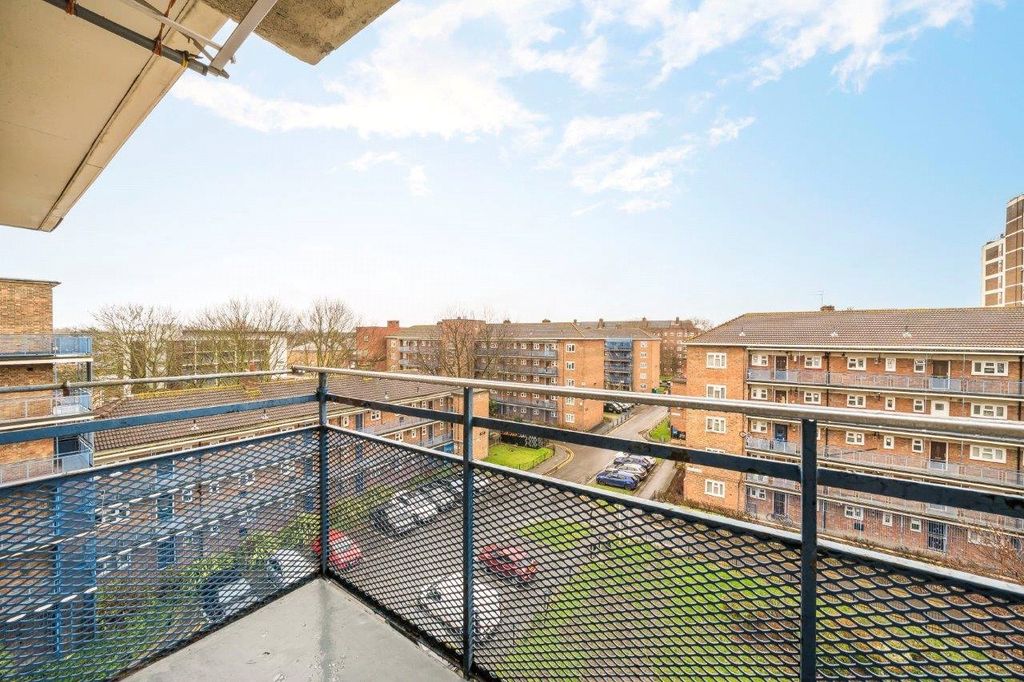 Property photo 3 of 11 Balcony