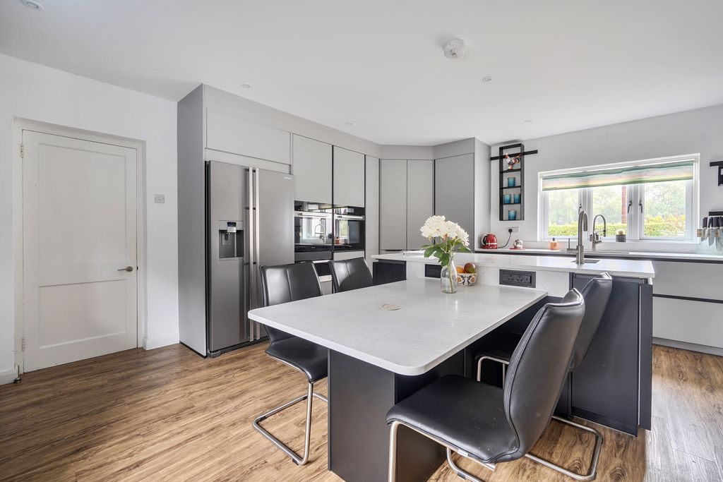 Property photo 2 of 64 1516110 (16)