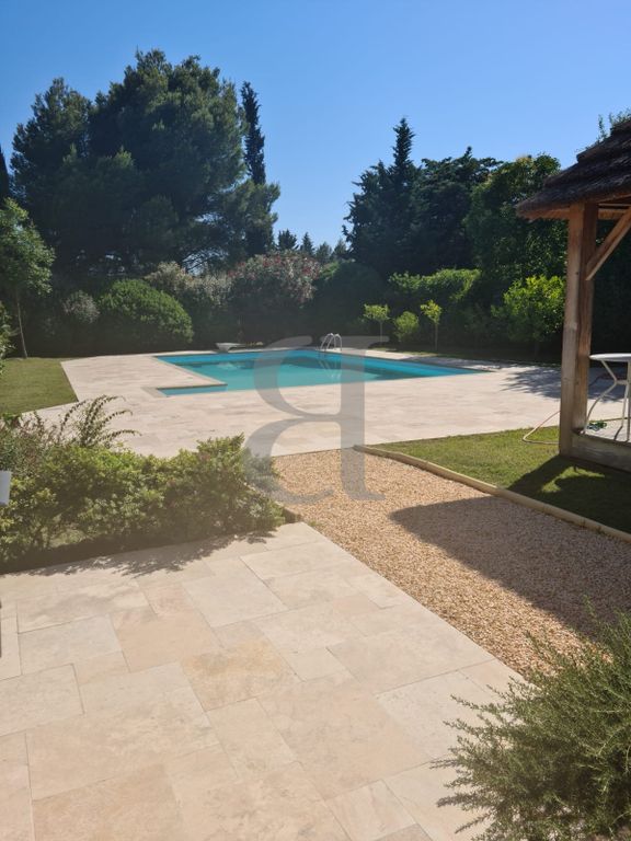 Property photo 2 of 31