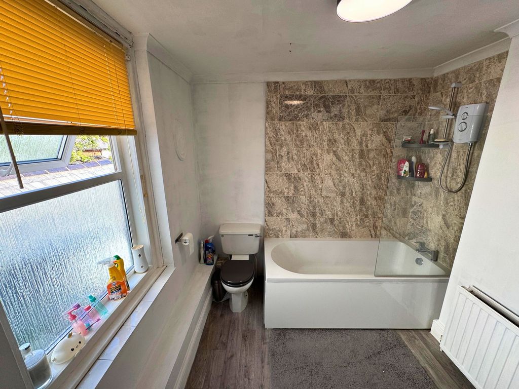 Property photo 3 of 14 Bathroom