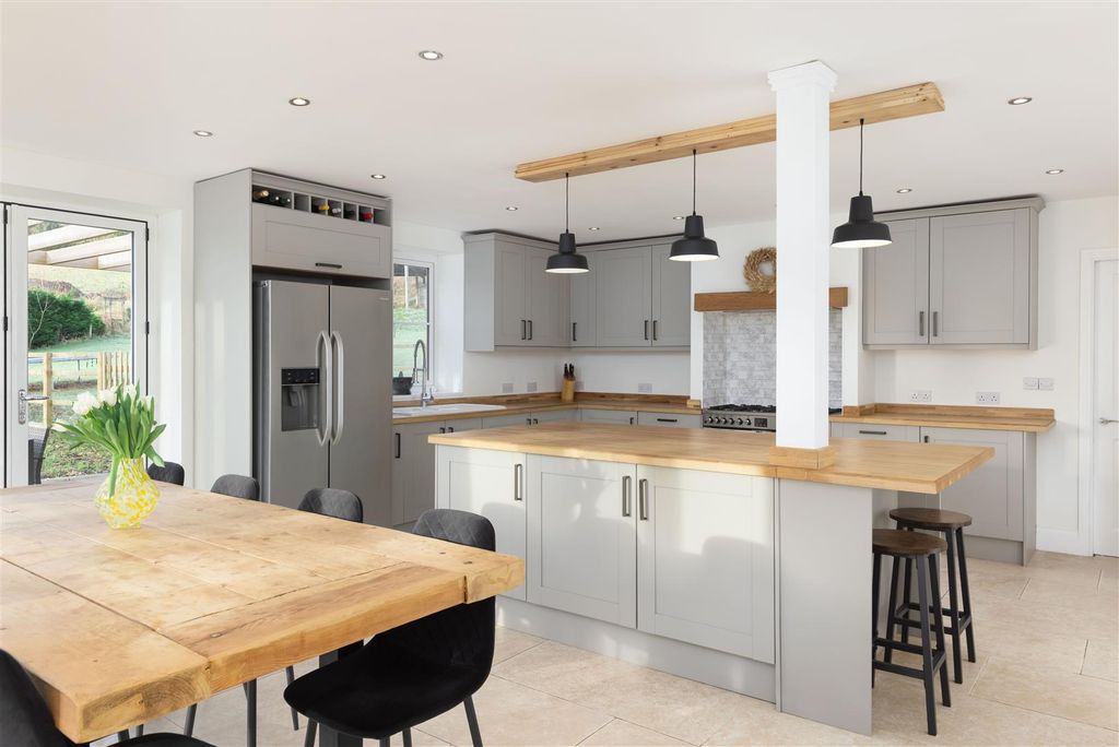 Property photo 2 of 32 00011.Jpg