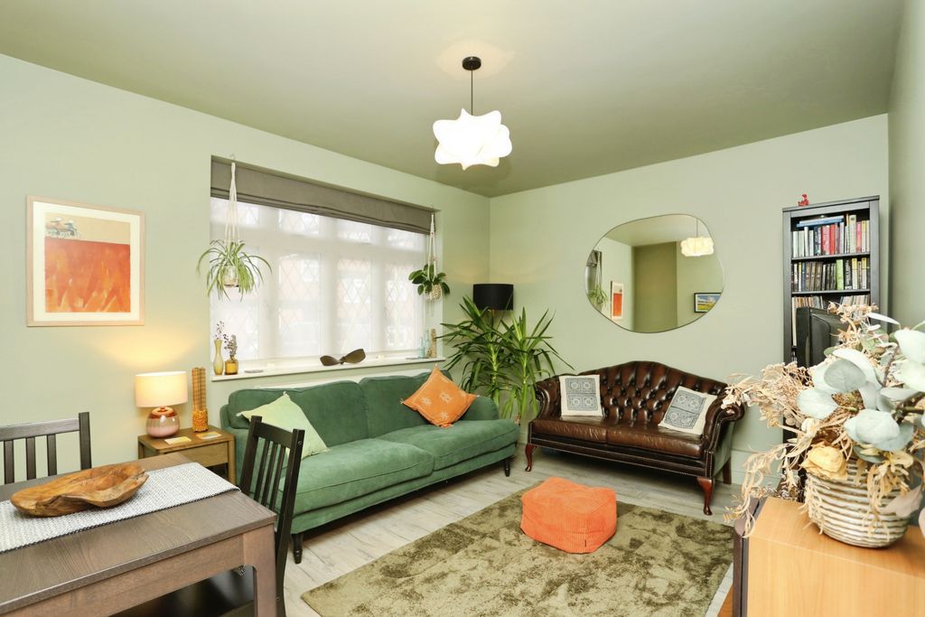 Property photo 2 of 14 Living / Dining Room