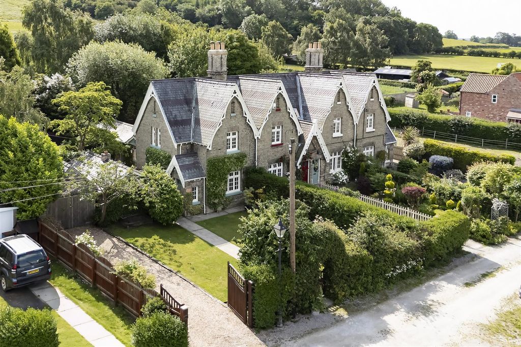 Property photo 1 of 20 004 - M-Ne-Maela Cottage.Jpg