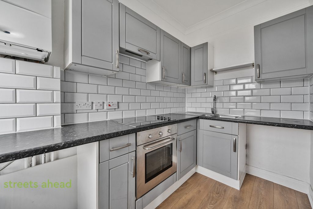 Property photo 2 of 13 Bf2c7191-93A5-430...