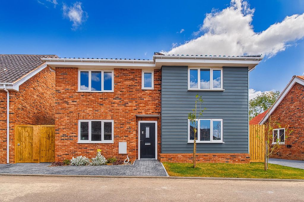 Property photo 1 of 10 Field Mews - Front Shot