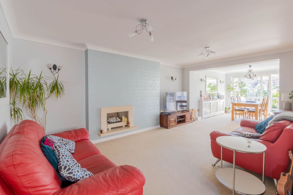 Property photo 2 of 18