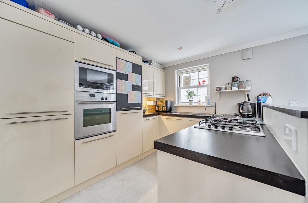 Property photo 3 of 18 Kitchen