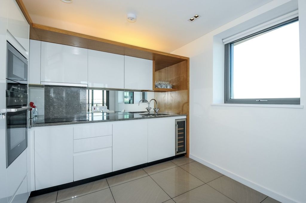 Property photo 2 of 9 Kitchen