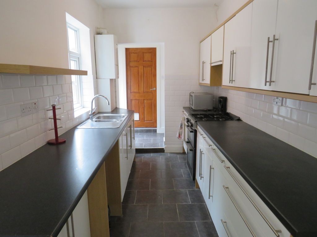 Property photo 3 of 14 Kitchen