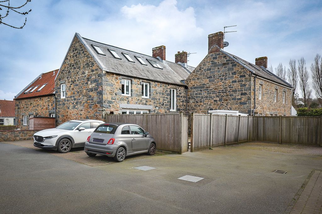 Property photo 1 of 17 Photo 0