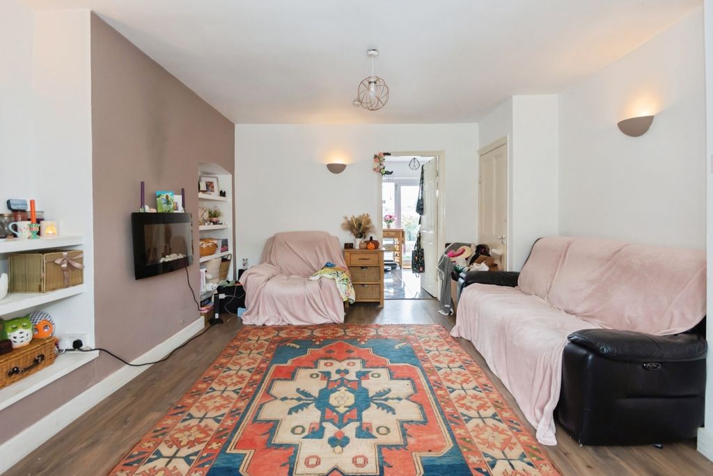 Property photo 2 of 16 Pbox-Img.Jpg
