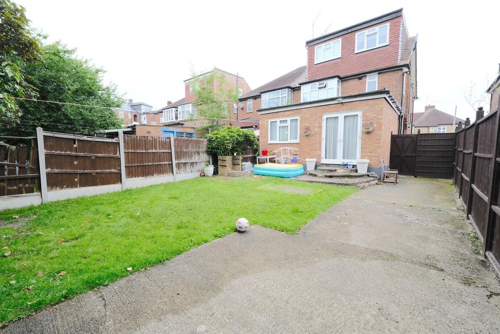 Property photo 2 of 25 Rear Garden