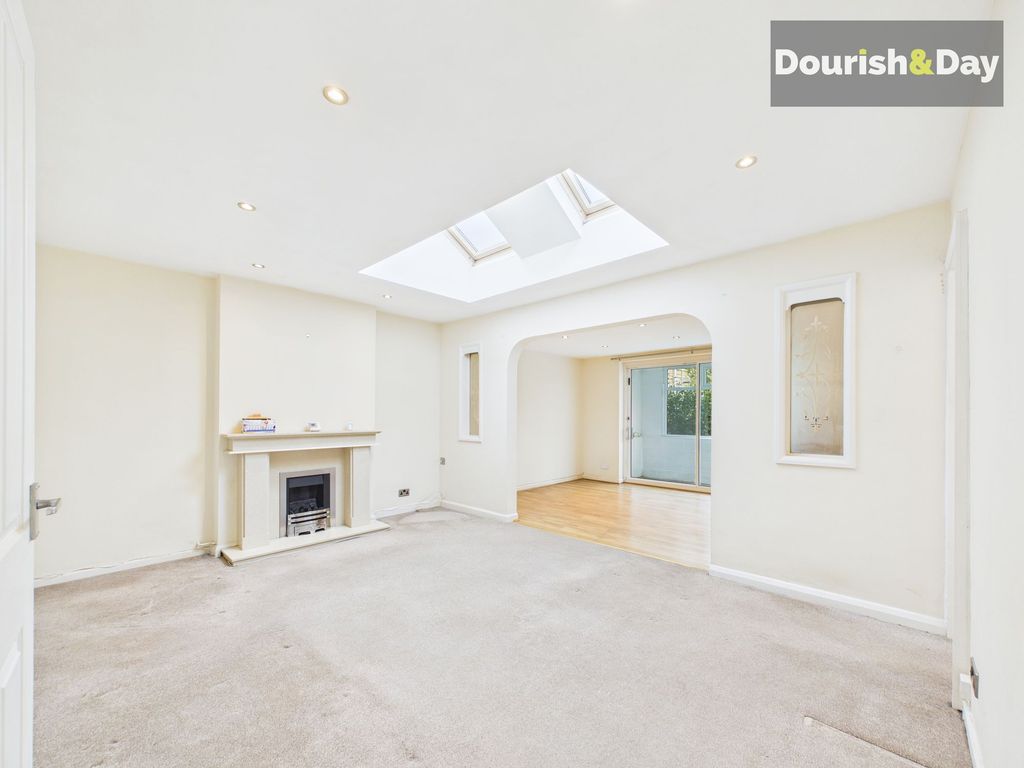 Property photo 2 of 22