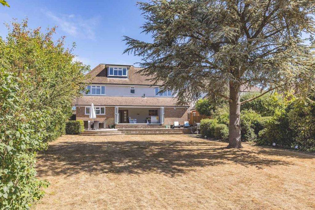 Property photo 2 of 31