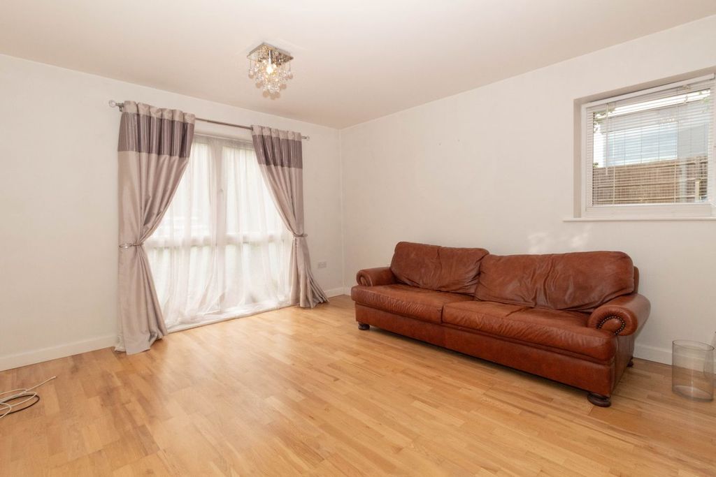 Property photo 3 of 7