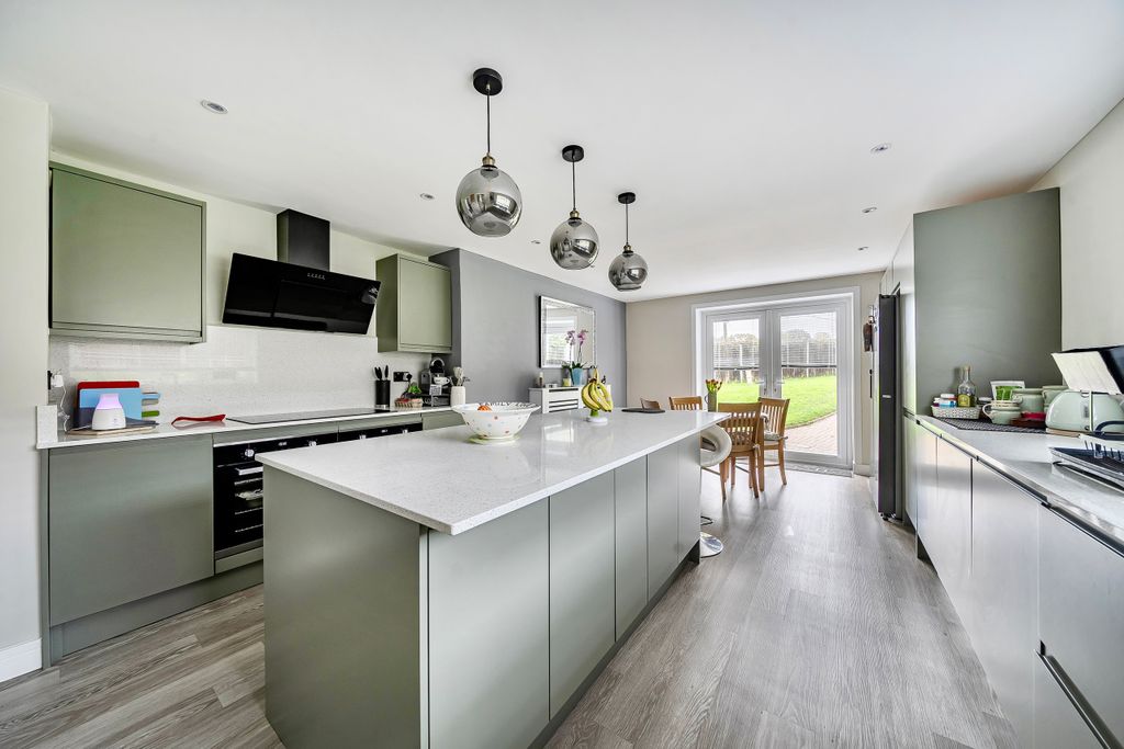 Property photo 3 of 41 Kitchen / Breakfast Room