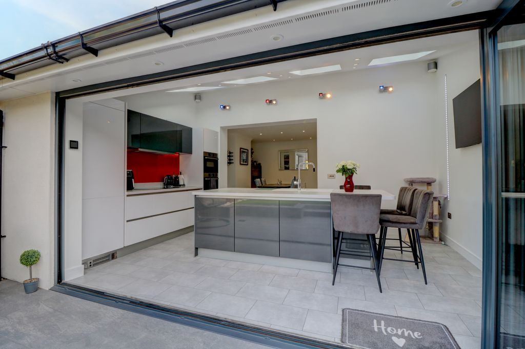 Property photo 3 of 18 Kitchen-Diner