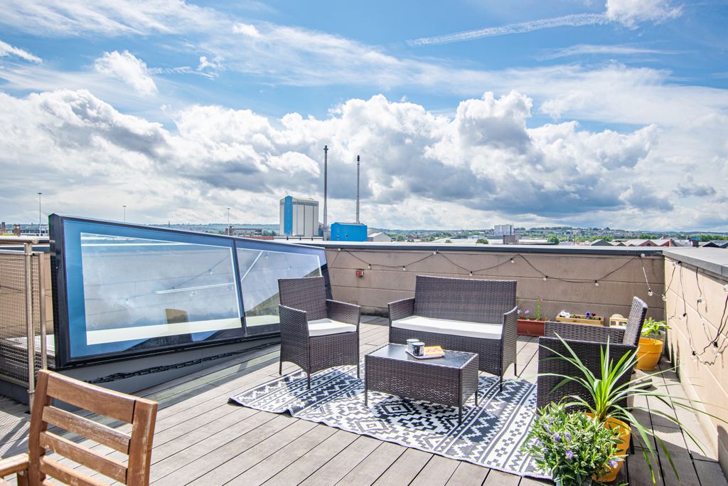 Property photo 1 of 25 Outside5