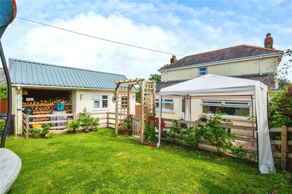 Property photo 2 of 17 Picture No. 16