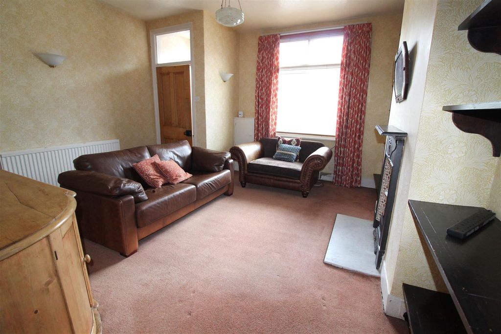 Property photo 2 of 14 Sitting Room