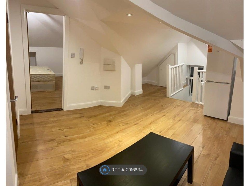 Property photo 2 of 12 Living Space