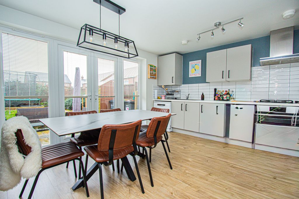 Property photo 3 of 11 Kitchen/Dining Room