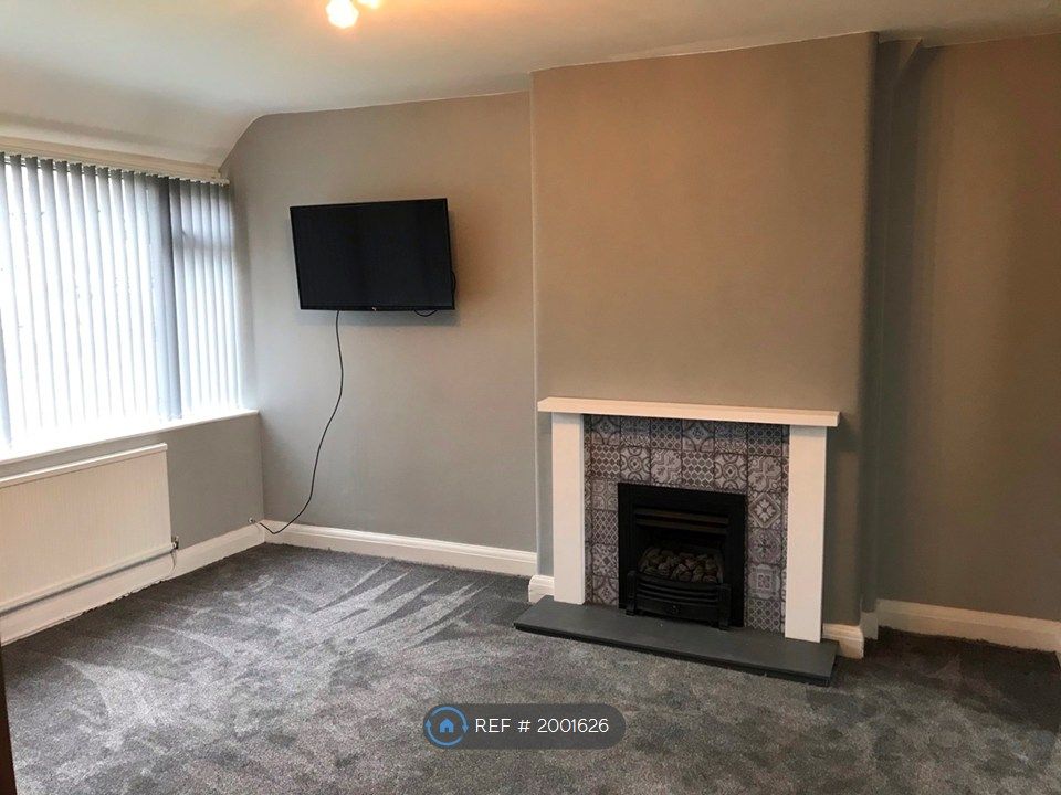 Property photo 3 of 13 Lounge