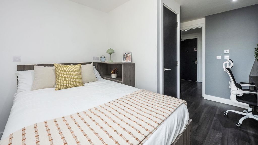 Property photo 3 of 27