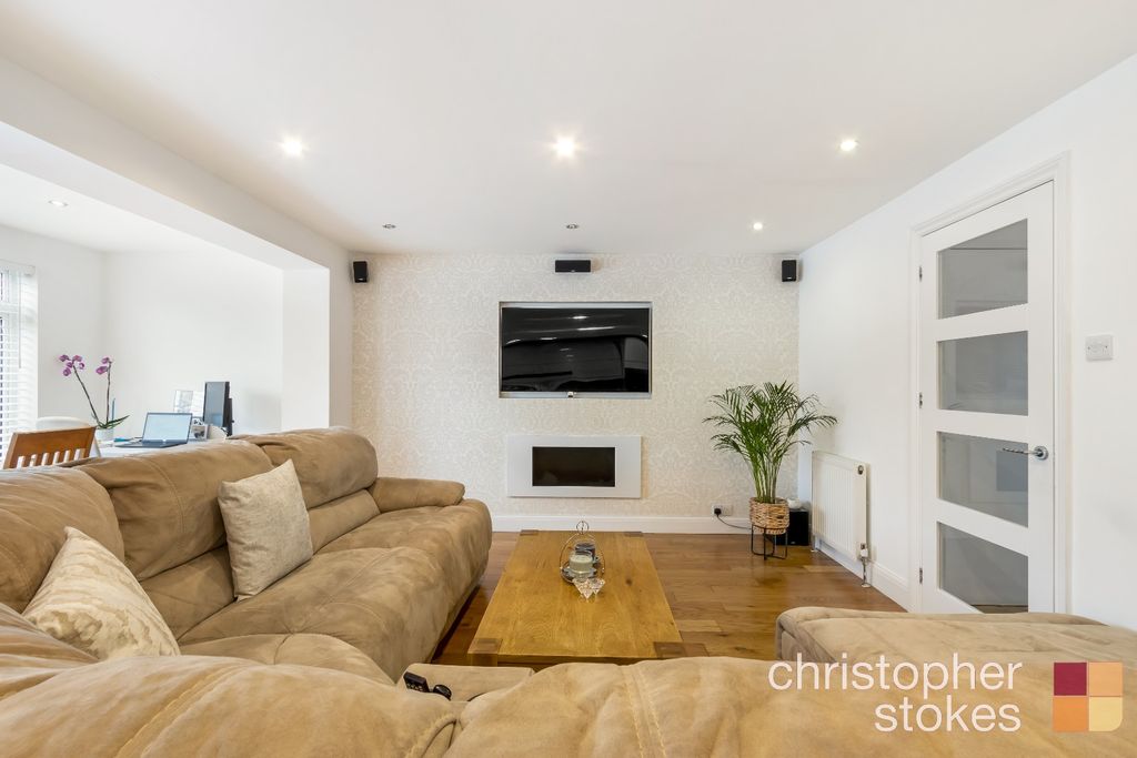 Property photo 2 of 17 722355