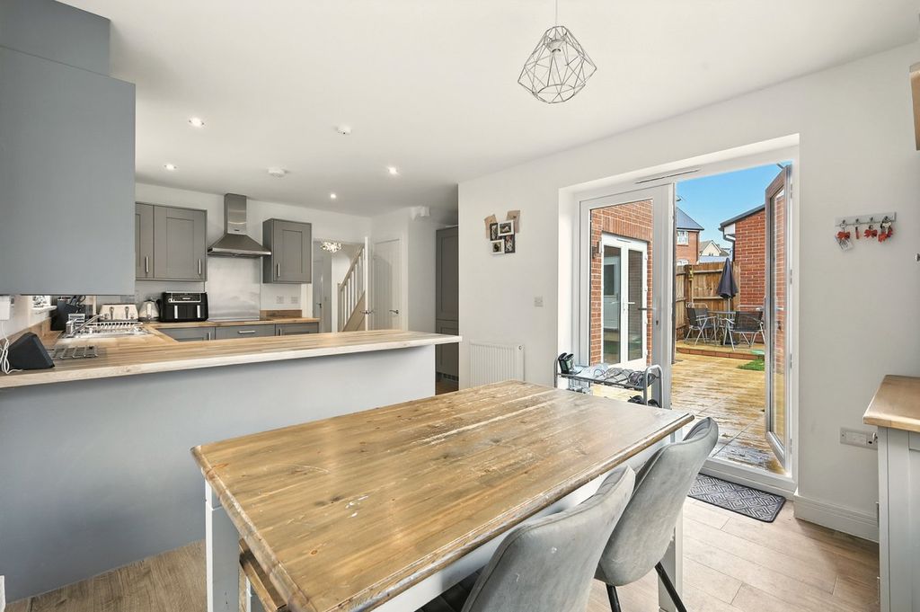 Property photo 3 of 32