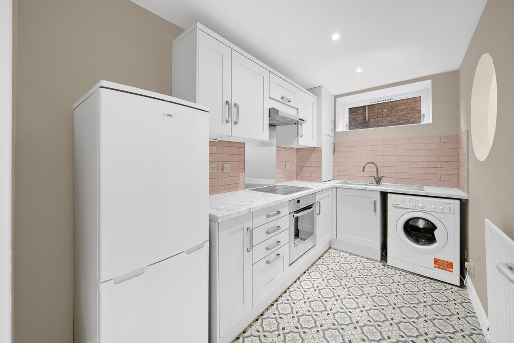 Property photo 3 of 12 4867475