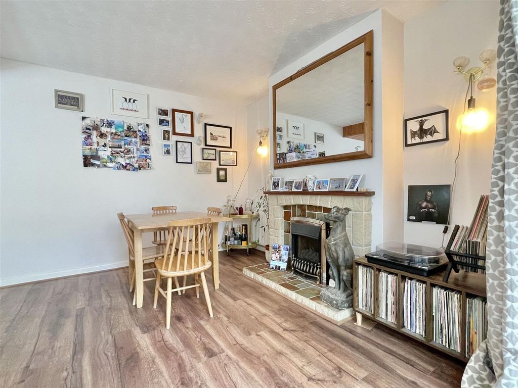 Property photo 2 of 23