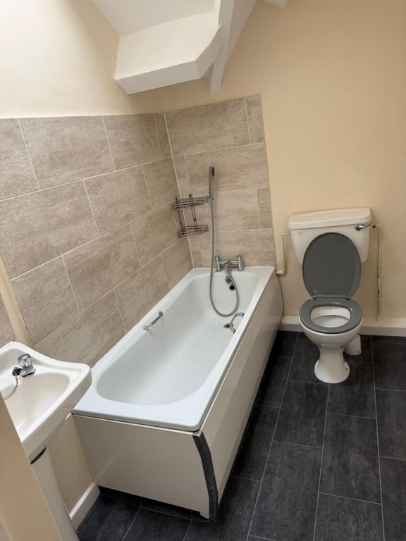 Property photo 1 of 2