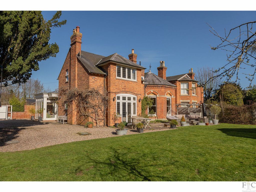 Property photo 1 of 43