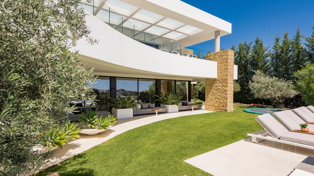 Property photo 1 of 18