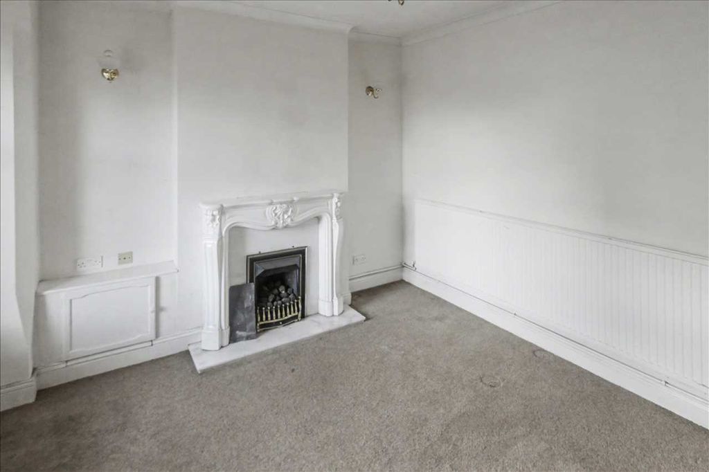 Property photo 2 of 12 Lounge