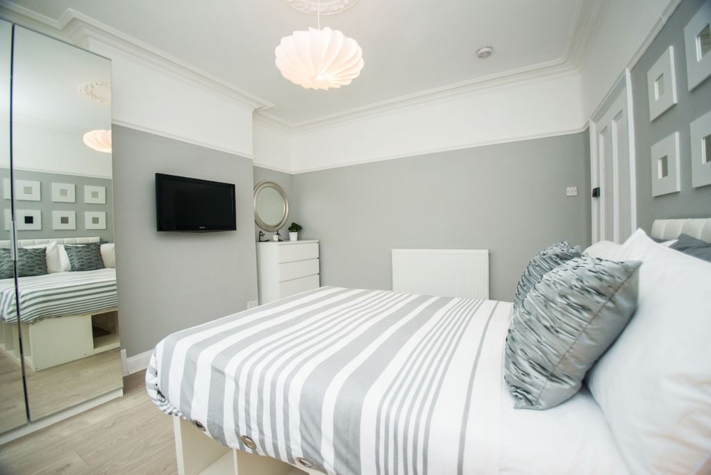 Property photo 2 of 8 4866531