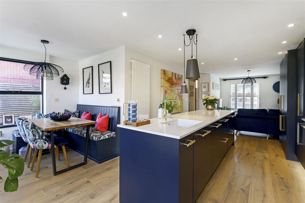 Property photo 3 of 24