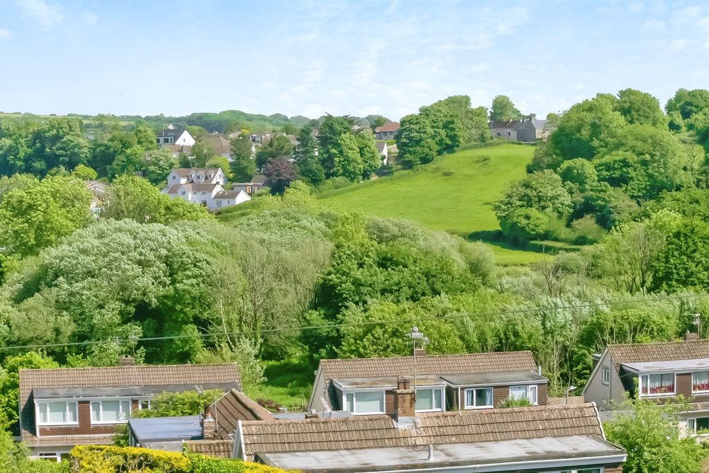 Property photo 3 of 30