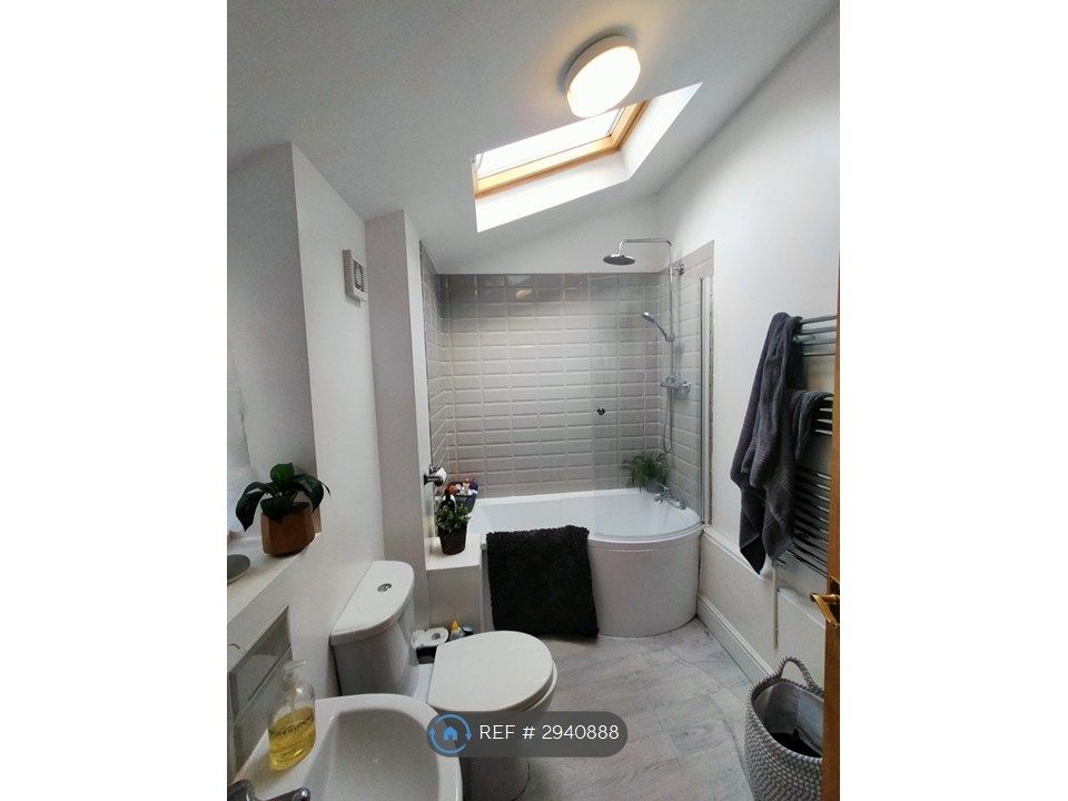 Property photo 3 of 8 Bathroom