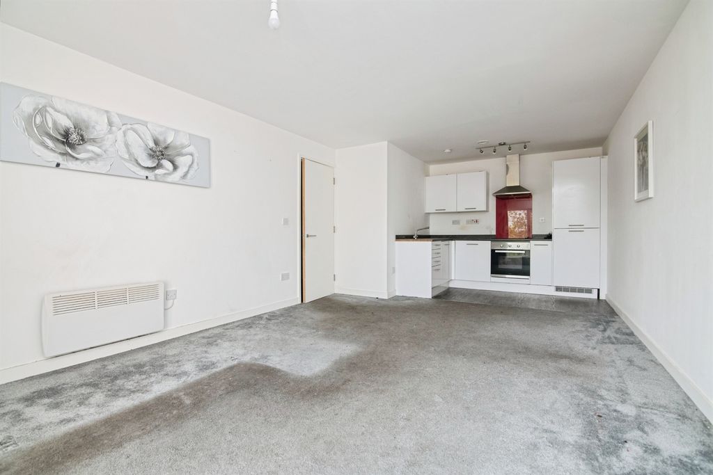 Property photo 2 of 8