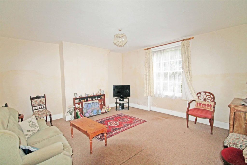 Property photo 2 of 10 Living Room