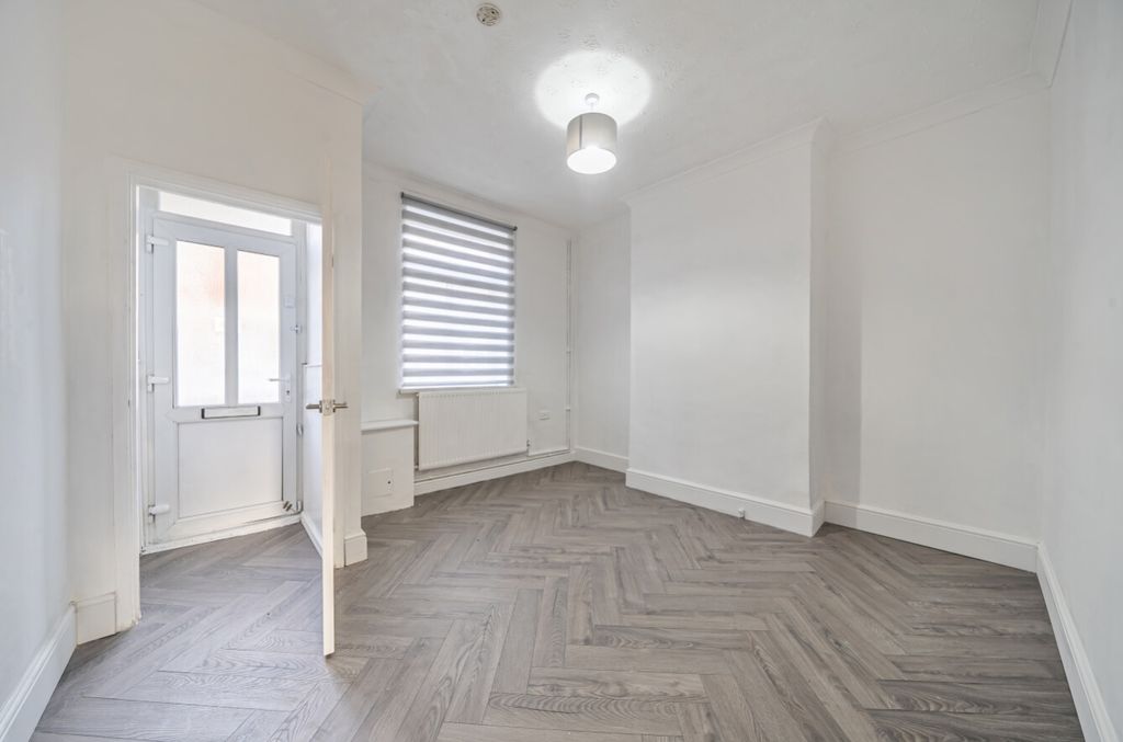 Property photo 2 of 21 1388097-17-6933041873F9A