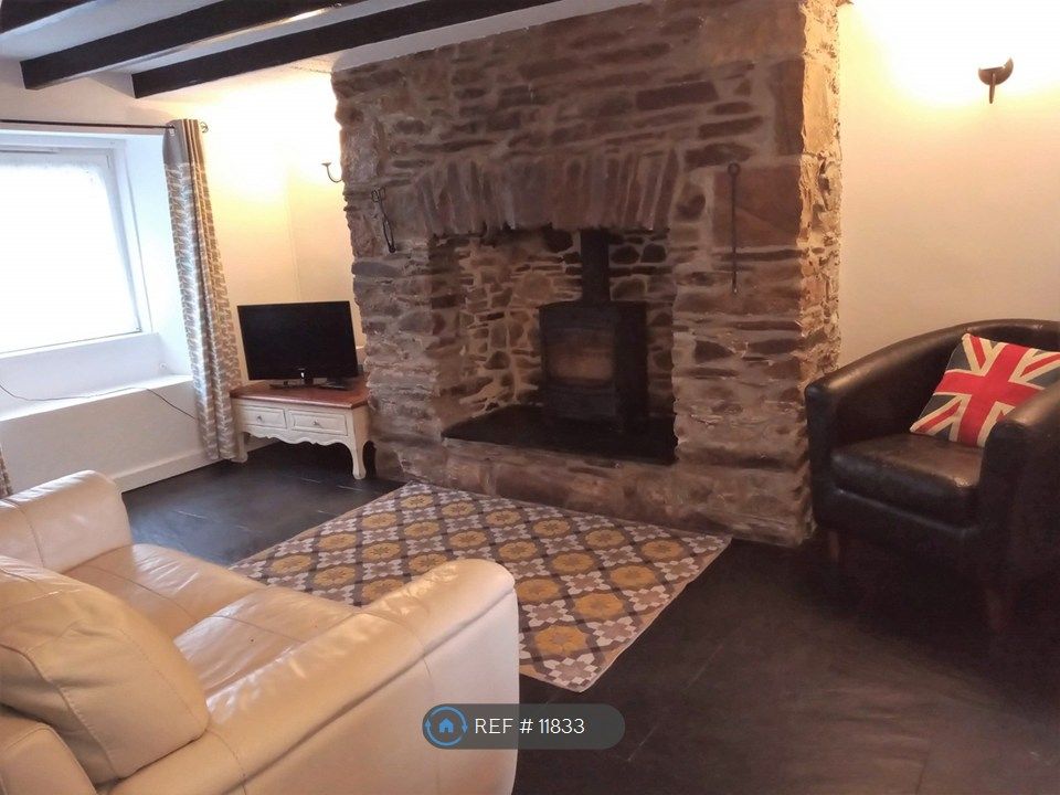 Property photo 3 of 11 Living Room