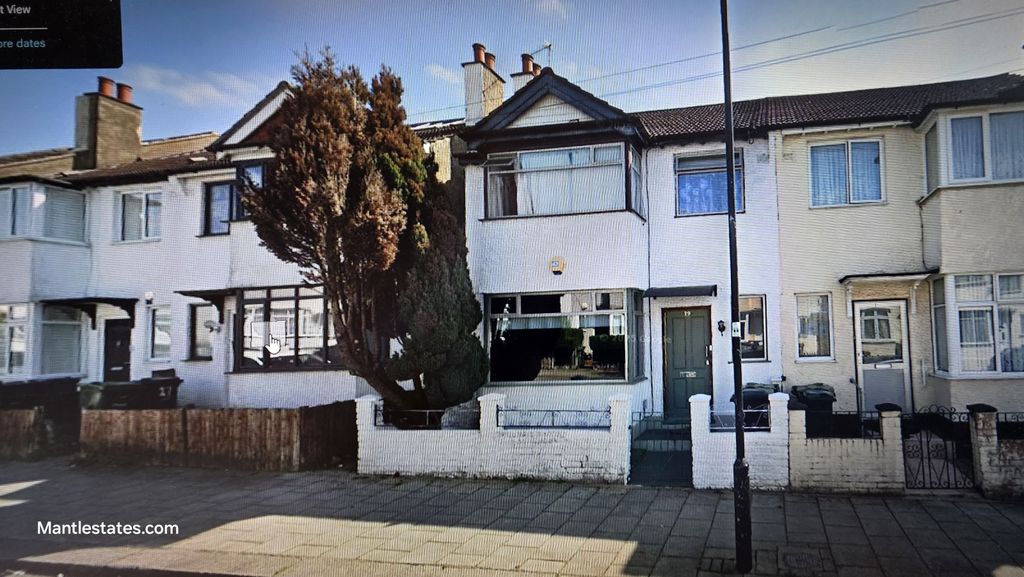 Property photo 1 of 1 3 Bed End-Terrace House To Rent Hepworth Road, London Sw16 5Dh