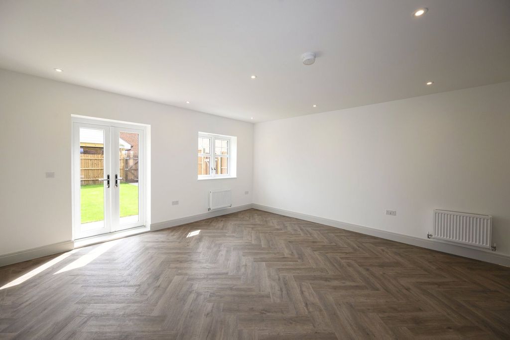 Property photo 3 of 8 Picture No. 09