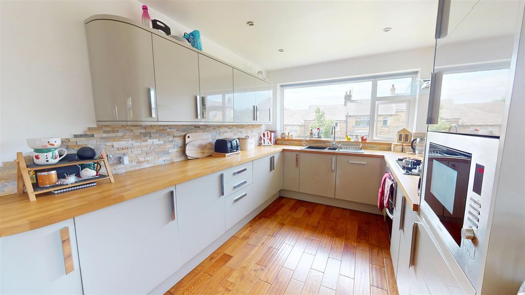 Property photo 2 of 16 Kitchen Diner